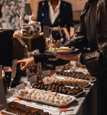 Stort traditionellt julbord på herrgården